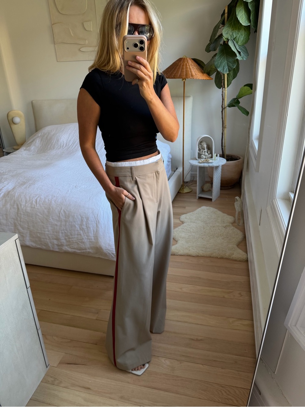 Zara Beige Wide Leg Pants Size Small With Red Stripes